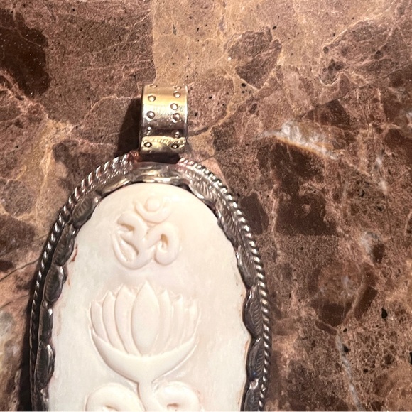 🕉️ Hand Carved Buffalo Bone Om Lotus Pendant With Silver Overlay EUC. 🕉️ - Picture 3 of 4